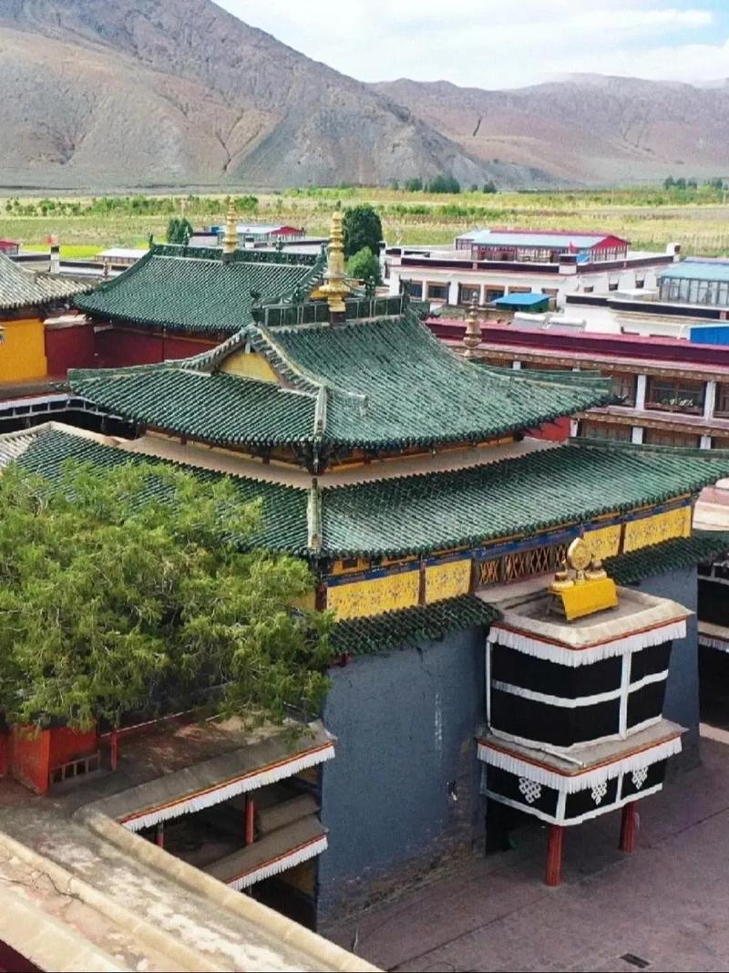 夏鲁寺（西藏）