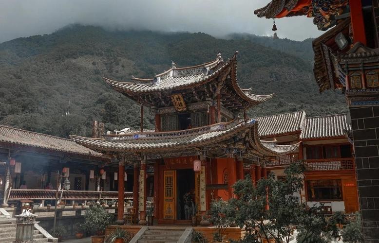 鸡足山远眺